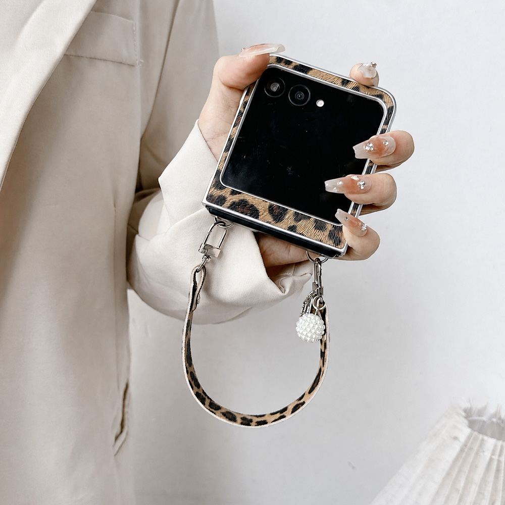 Leopard Print Folding Flip Pho - Phone Accessories And Gadgets 评论和价格